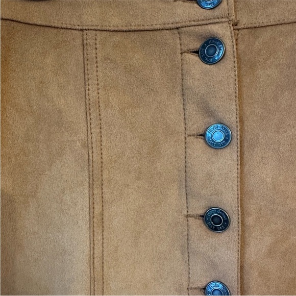 Y2K Mudd Faux Suede Button Front Mini Skirt – Size 5 / Medium – Fall Essential 🍂 - Picture 2 of 4